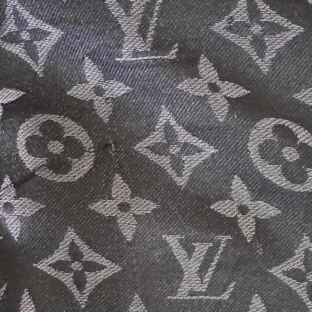 Louis Vuitton Black and Gray Monogram Scarf - Picture 6 of 6